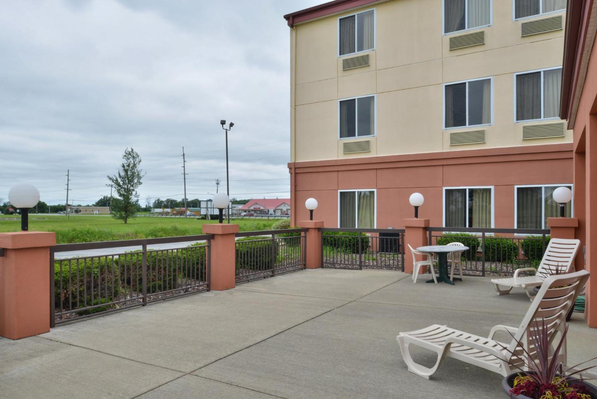Red Roof Inn Clyde Exterior foto
